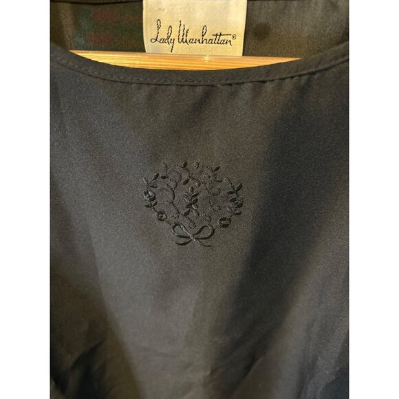 Lady Manhattan Black Blouse With Embroidered Detail Short Sleeves Sz M - Picture 4 of 8